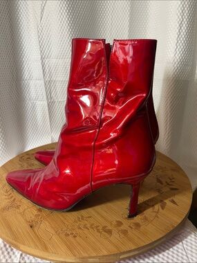 Stuart Weitzman Red Patent Pointed-Toe Mid-Heel Ankle Boots size 8 1/2